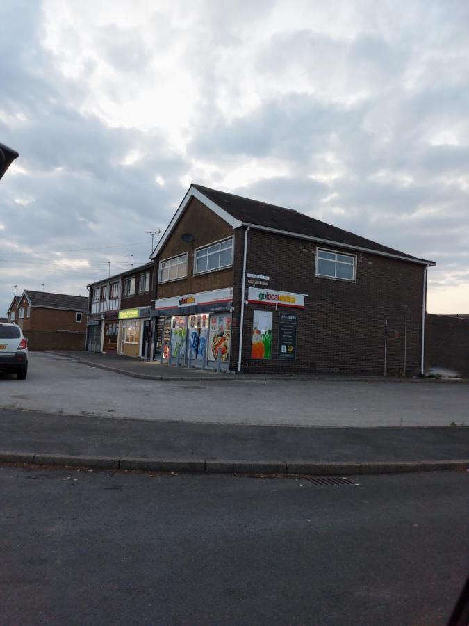 Hilltop Place Suites Near Doncaster Racecourse Exterior photo